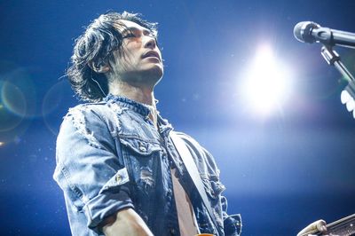 ディーン・フジオカ、半年ぶりライブで歌う姿は激しく甘く…熱狂の一夜をレポ