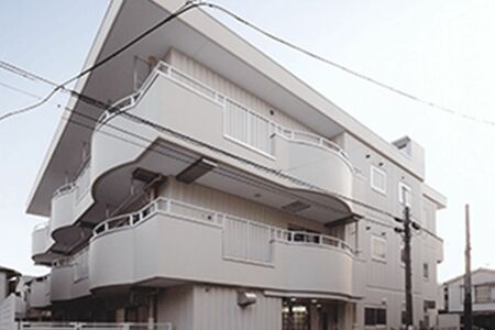 東京都中野区にある日本大学アメフト部の寮（『スポーツ日大』ウェブサイトより）