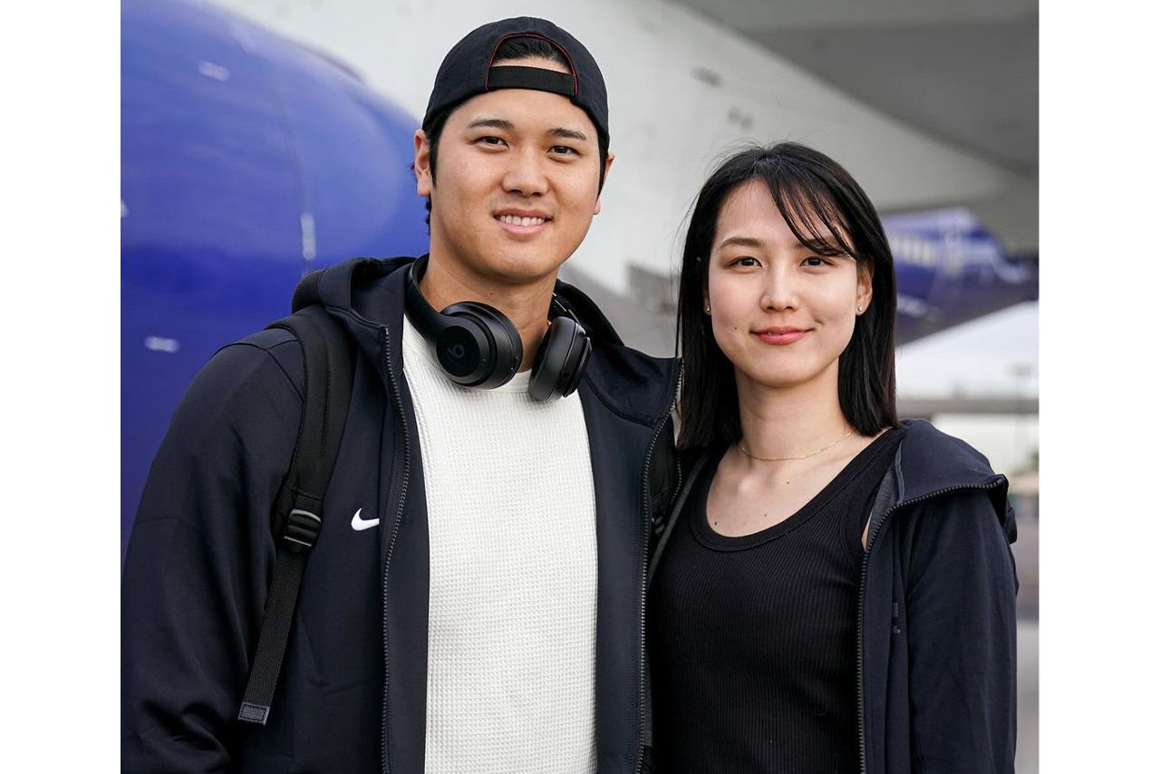 ドジャースの公式X（旧ツイッター）に投稿された大谷翔平と田中真美子さんの写真