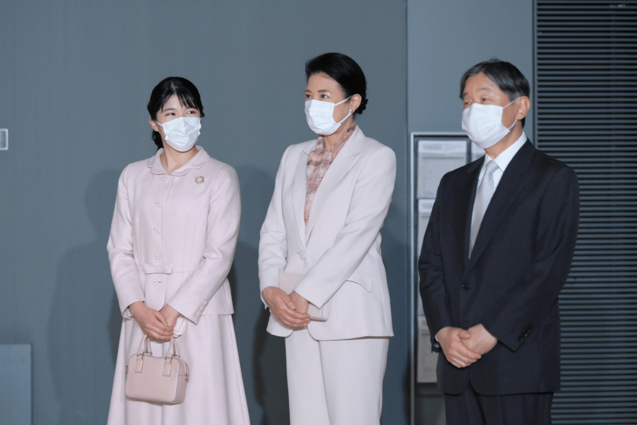 11月10日、『皇居三の丸尚蔵館』を訪問された際も、お二方の所作はシンクロしていた