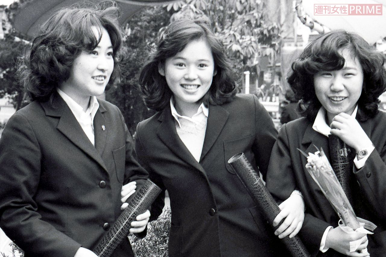 『青春の門』で新人離れした迫真の演技で数々の映画賞を受賞した翌年、高校を卒業した大竹しのぶ（'76年卒業）