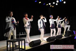 左からナロ、テフン、ウシク、ルイ、サンウ、ソル　撮影／高梨俊浩