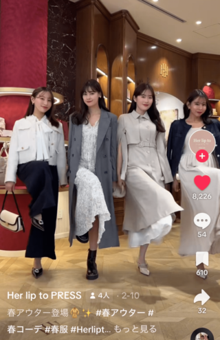 「みんなこじはる感」と話題のTikTokで洋服の着こなしを紹介するプレス担当女性たち3
