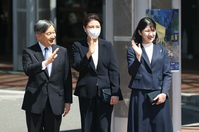 《愛子さまの表情がわからない》天皇ご一家の福島訪問で「100メートルの壁」宮内庁の“過剰配慮”に現場記…