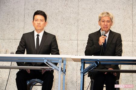 闇営業問題の謝罪会見で、事務所社長のパワハラを暴露した宮迫（左）と田村