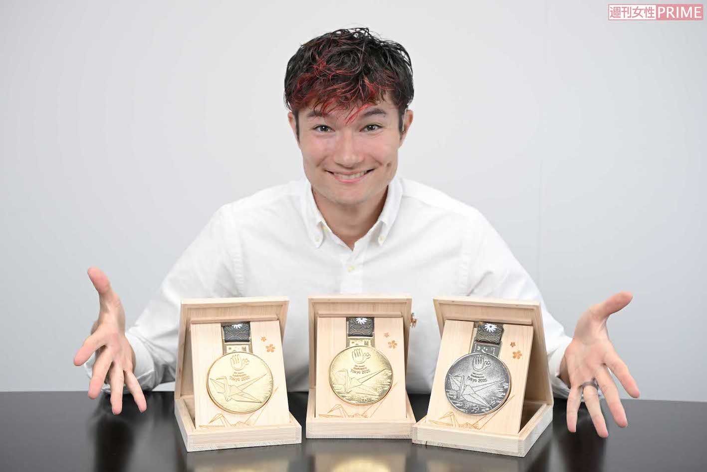 400メートル金メダル、200メートル銀メダル、4×400メートルリレーも金メダルで計3個のメダルを獲得した山田真樹選手