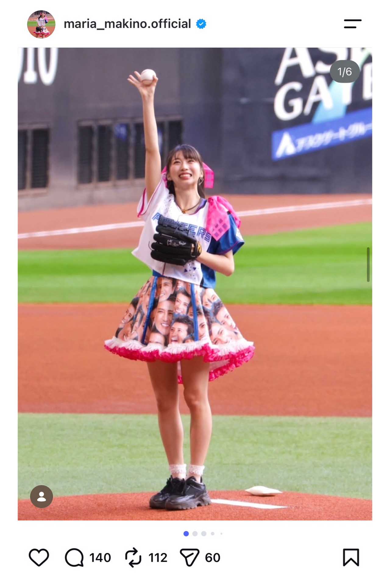始球式では新庄の顔だらけスカートを身に着け登板した『元モー娘。』の牧野真莉愛（本人のインスタグラムより）
