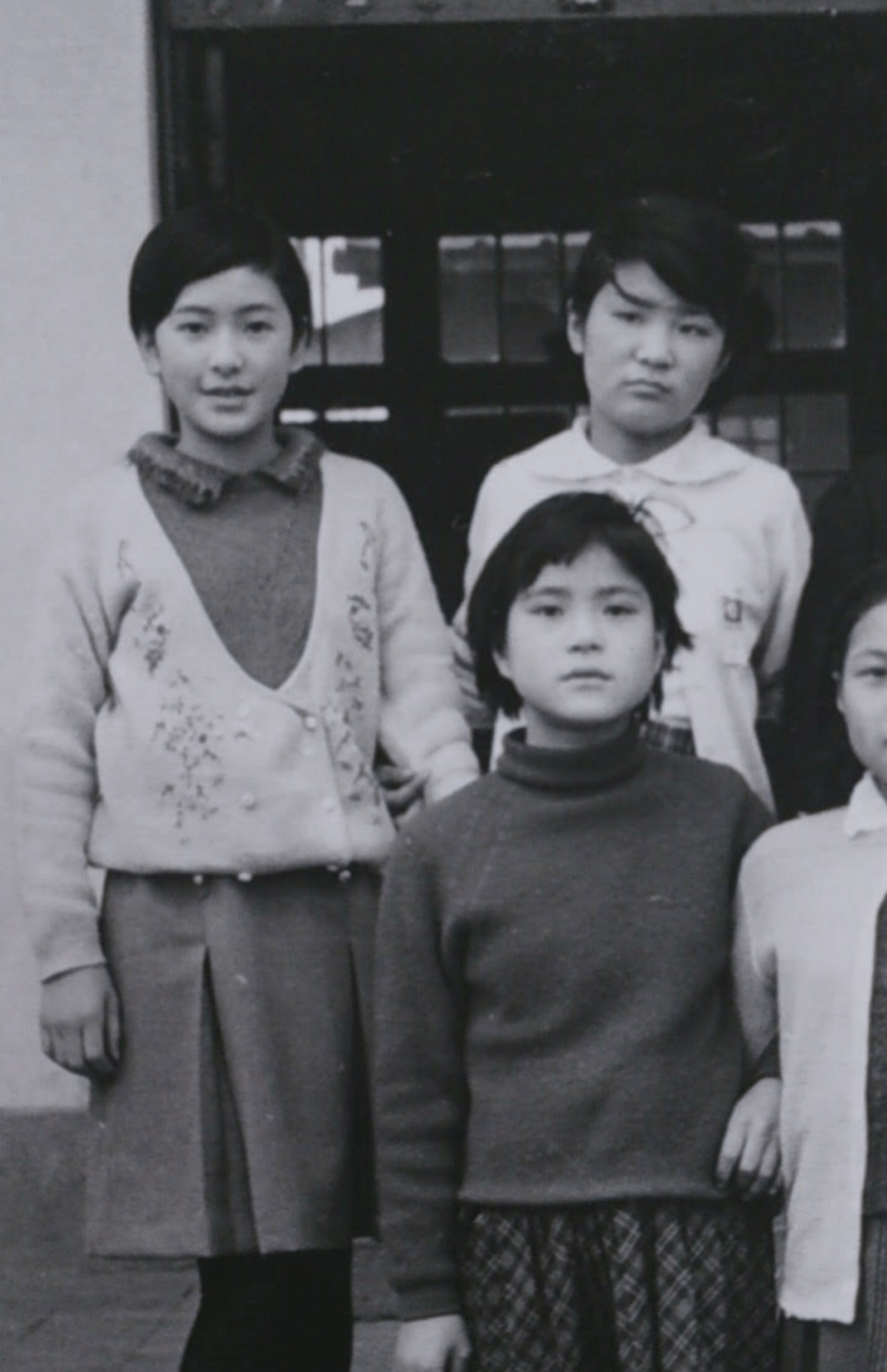 左端が惠子さん。スラリとした体形と整った顔立ちが大人っぽい