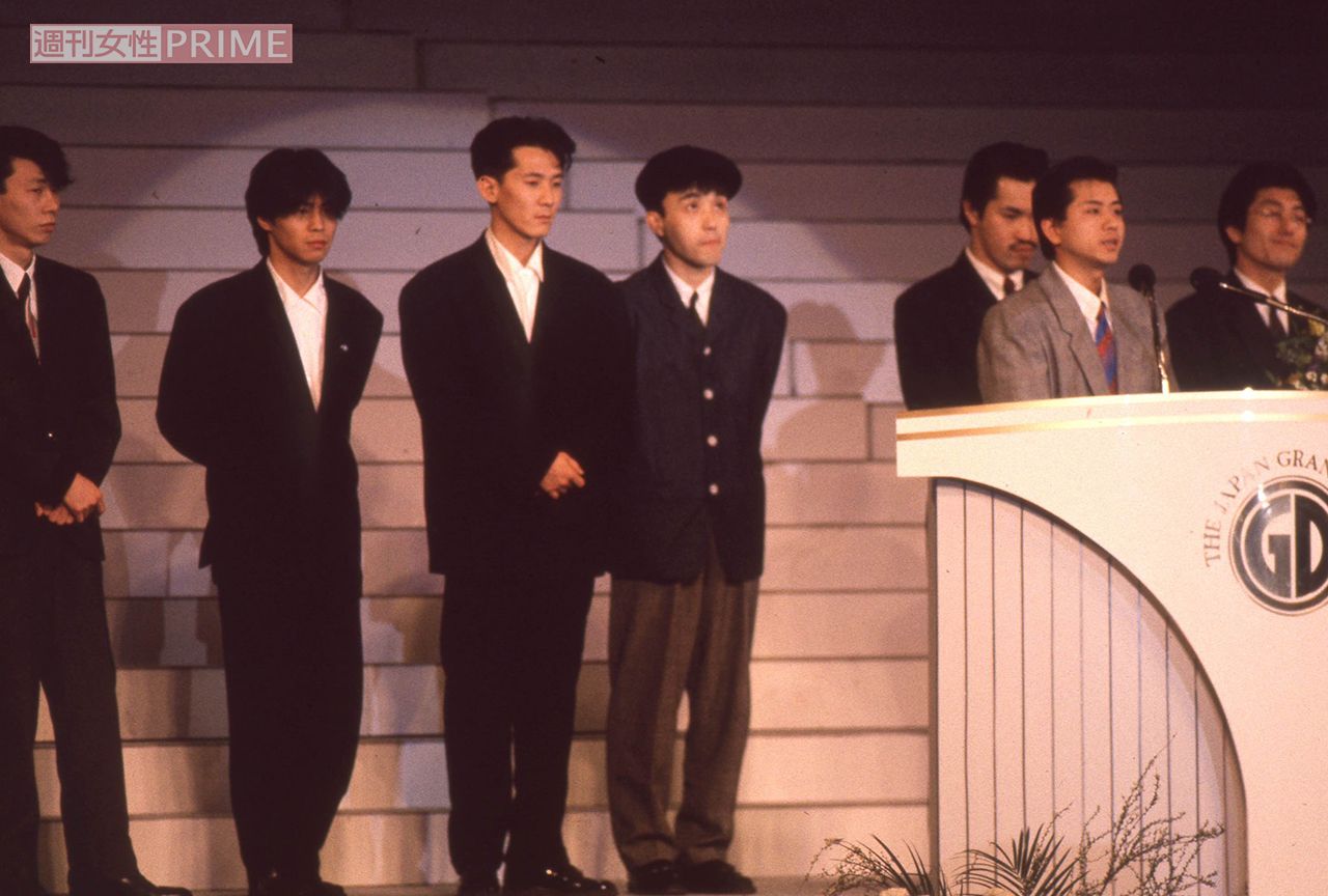 第2回『日本ゴールドディスク大賞』授賞式にてスピーチするチェッカーズ（1988年）