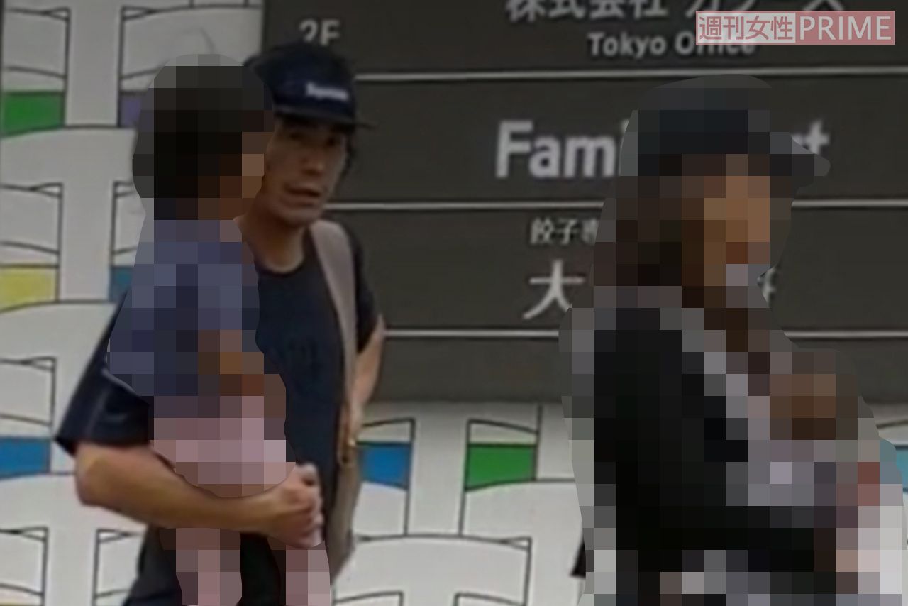  息子を片手でヒョイと抱える伊藤英明