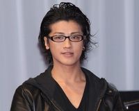 松本潤、デビュー直後の赤西仁をエレベーターでにらむ