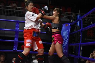 格闘技イベント『戦嬢』に出場した坂口杏里（左・『GONG』ホームページより）