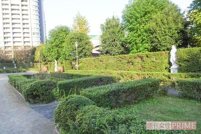 イタリア製の彫刻もある遺棄現場の公園