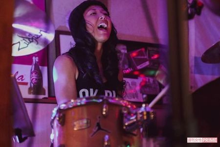 アメリカではバンド活動も。'19年から始めたドラムを担当している