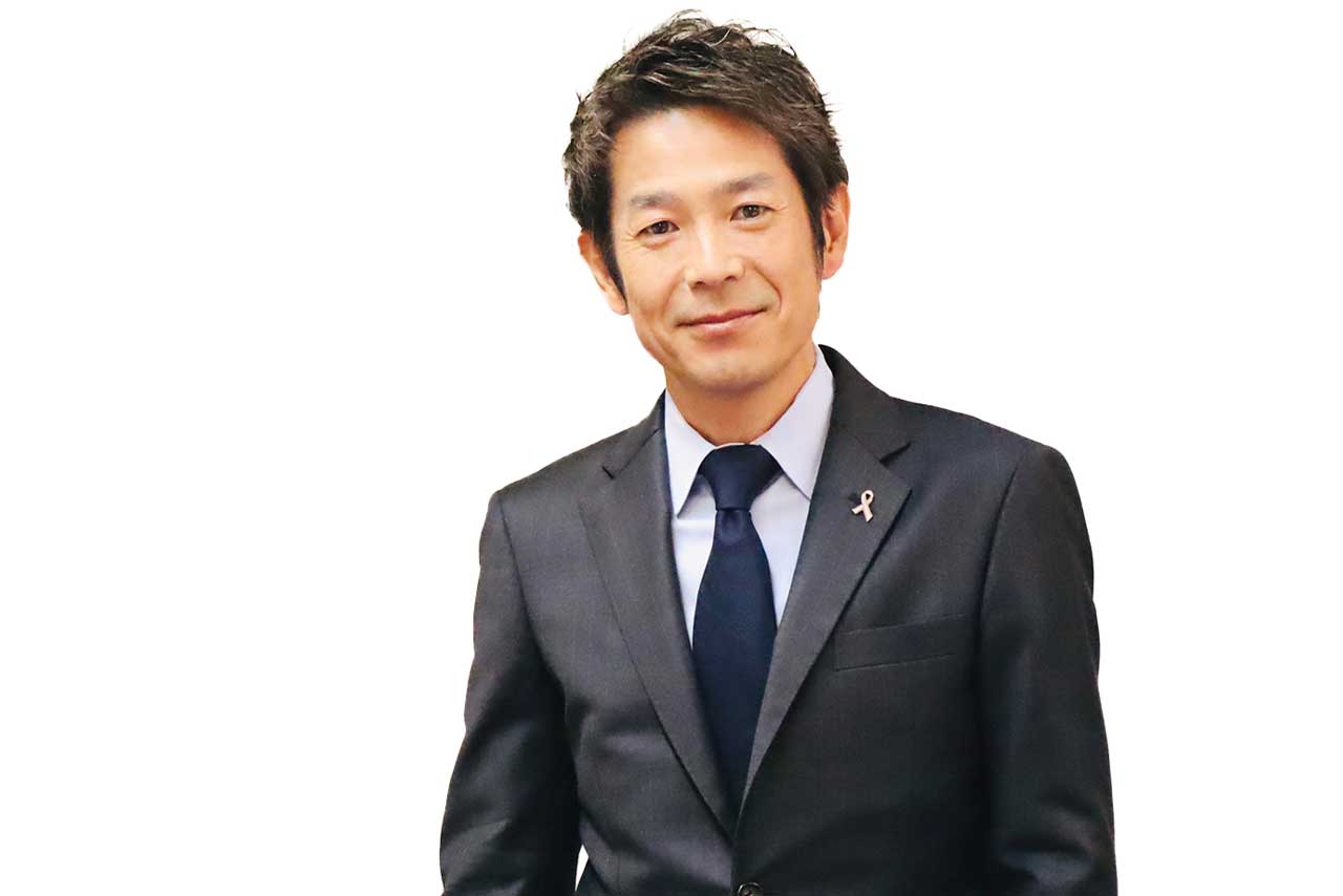 しみず・けん／元読売テレビアナウンサー。夕方の報道番組のメインキャスターを務め、現在はフリーアナウンサーとして幅広い分野で活動。著書に『112日間のママ』、『笑顔のママと僕と息子の973日間』（共に小学館）がある。