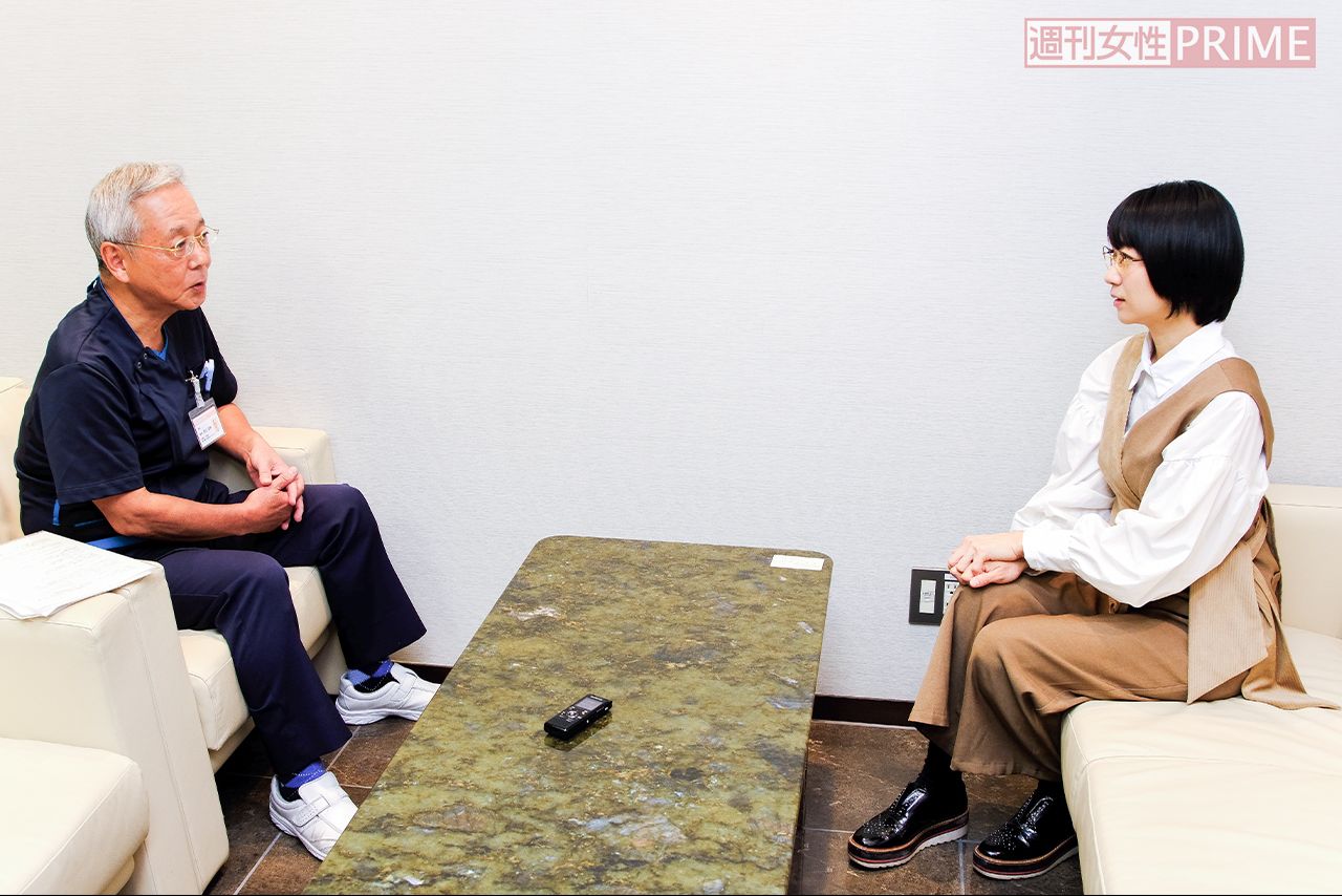 写真左から西川吉伸院長、時東ぁみ