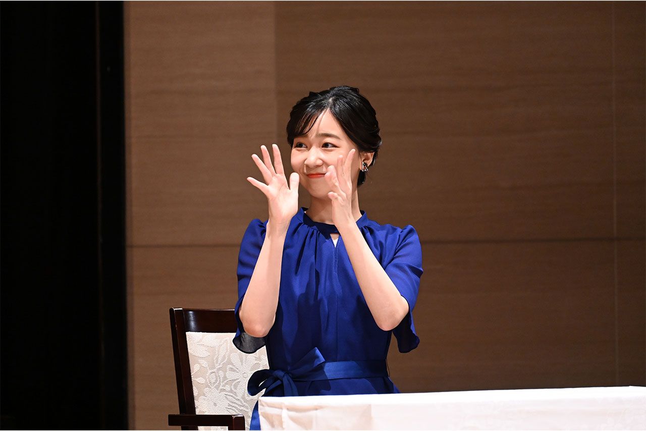 8月16日、「第43回全国高校生の手話によるスピーチコンテスト」に出席された佳子さま