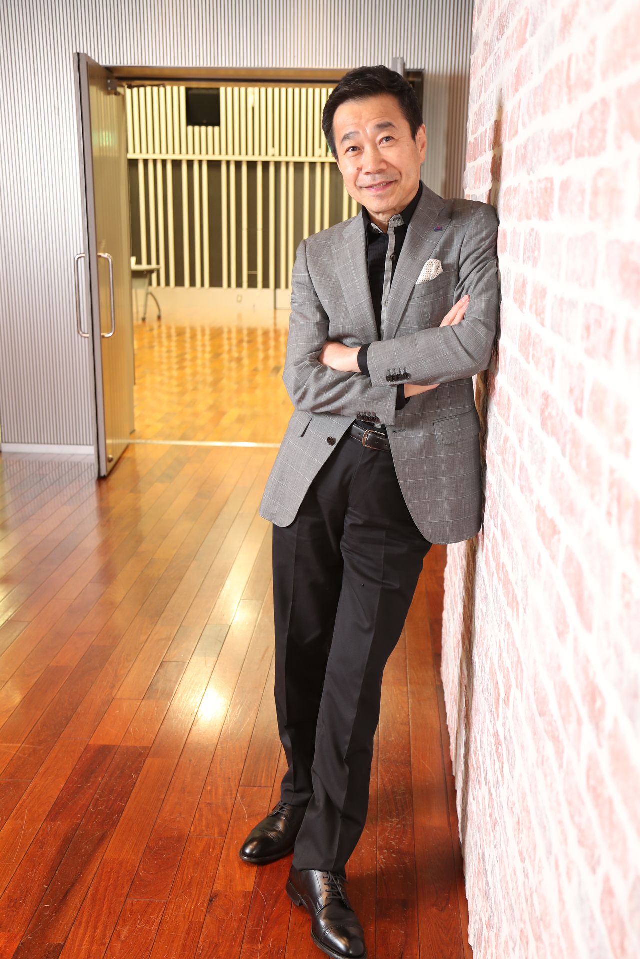 昔から笑いと音楽がいつもそばにあったという三宅　撮影／坂本利幸