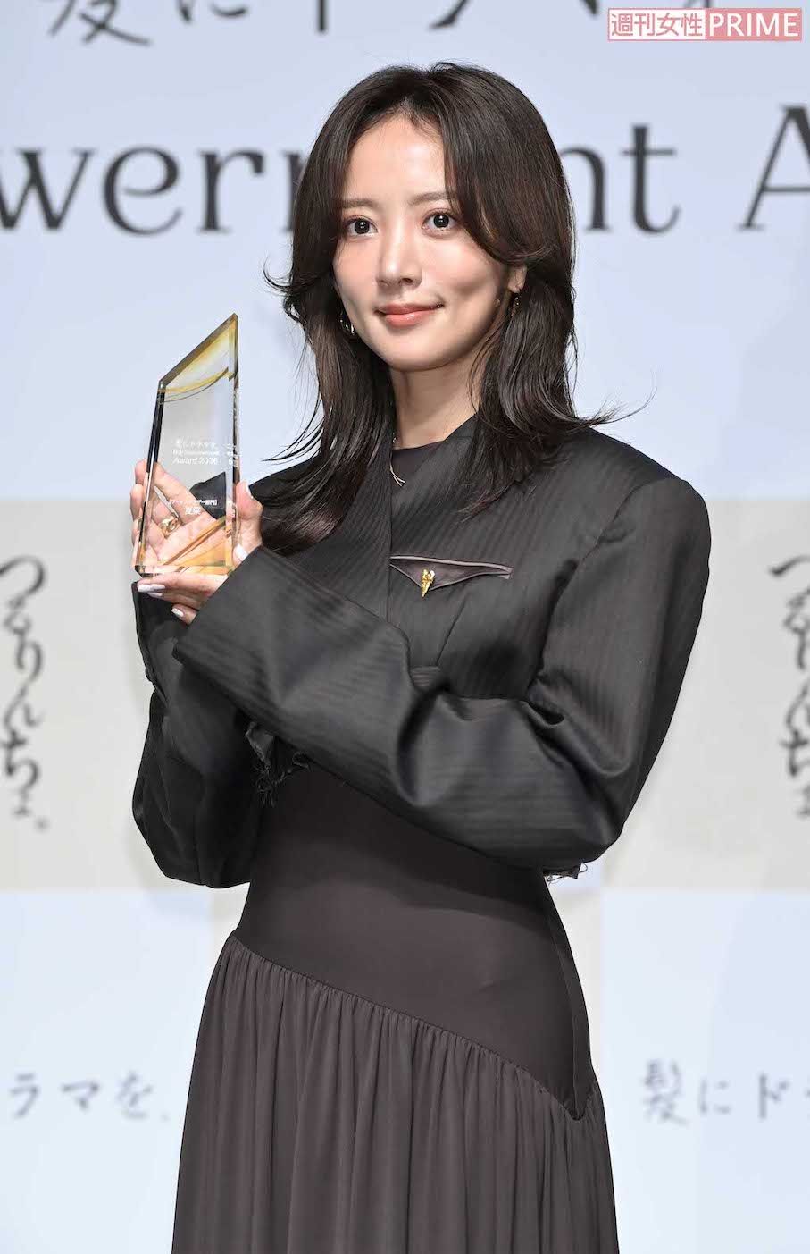 2026年9月9日、美髪イベント「『髪にドラマを。』Hair Empowerment Award 2026」でワーキングマザー部門を受賞した夏菜