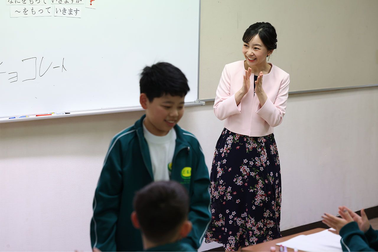 ブラジル人やペルー人の子どもたちが通う学校「ムンド・デ・アレグリア」で授業風景などを視察(2026年3月24日)
