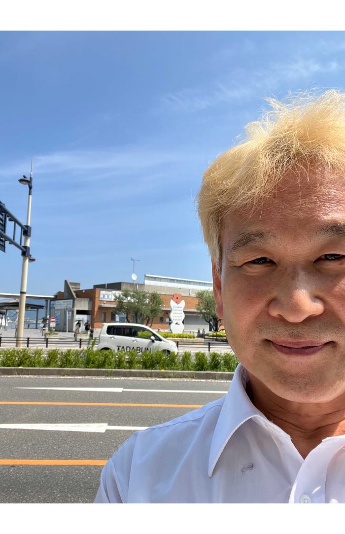 金髪になった辛坊治郎（本人公認公式Xより）