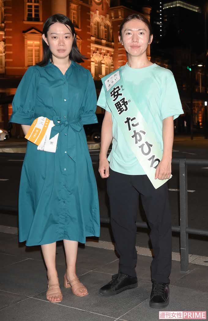 2025年7月、参院選での『チームみらい』安野貴博党首と妻・黒岩里奈氏