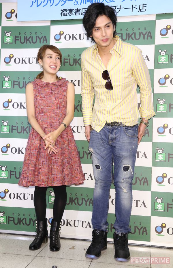 川崎希（左）とアレクサンダー