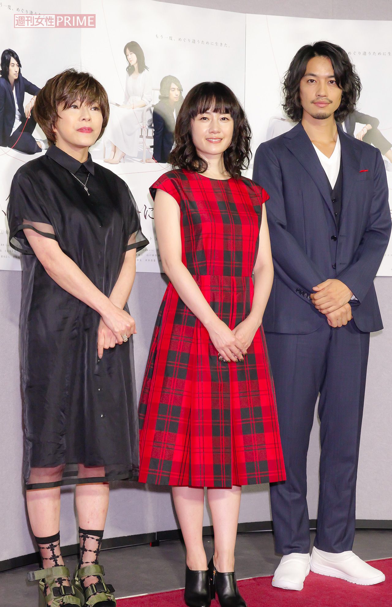 NHK『運命に、似た恋』を手掛けた北川悦吏子（左）