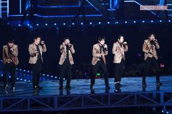 曲にも恵まれ、コンサートでは息の合ったダンスでファンを魅了するV6