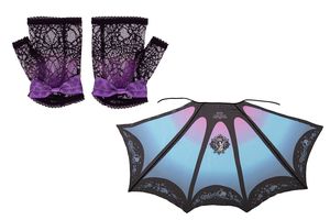 手袋、マント（東京ディズニーシー）　（c）Disney