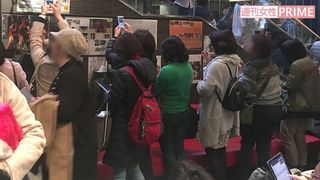 台本などが展示された当日の様子。映画には堂本剛や堂本光一、長野博や井ノ原快彦も出演