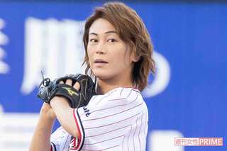 始球式に登場した氷川きよし（'19年8月）