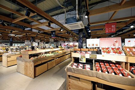 20を超えるショップや公園も併設されている、広大な敷地の道の駅。農畜産物直売所には、前橋・赤城山周辺地域で採れた新鮮な野菜など、地元の特産品が充実