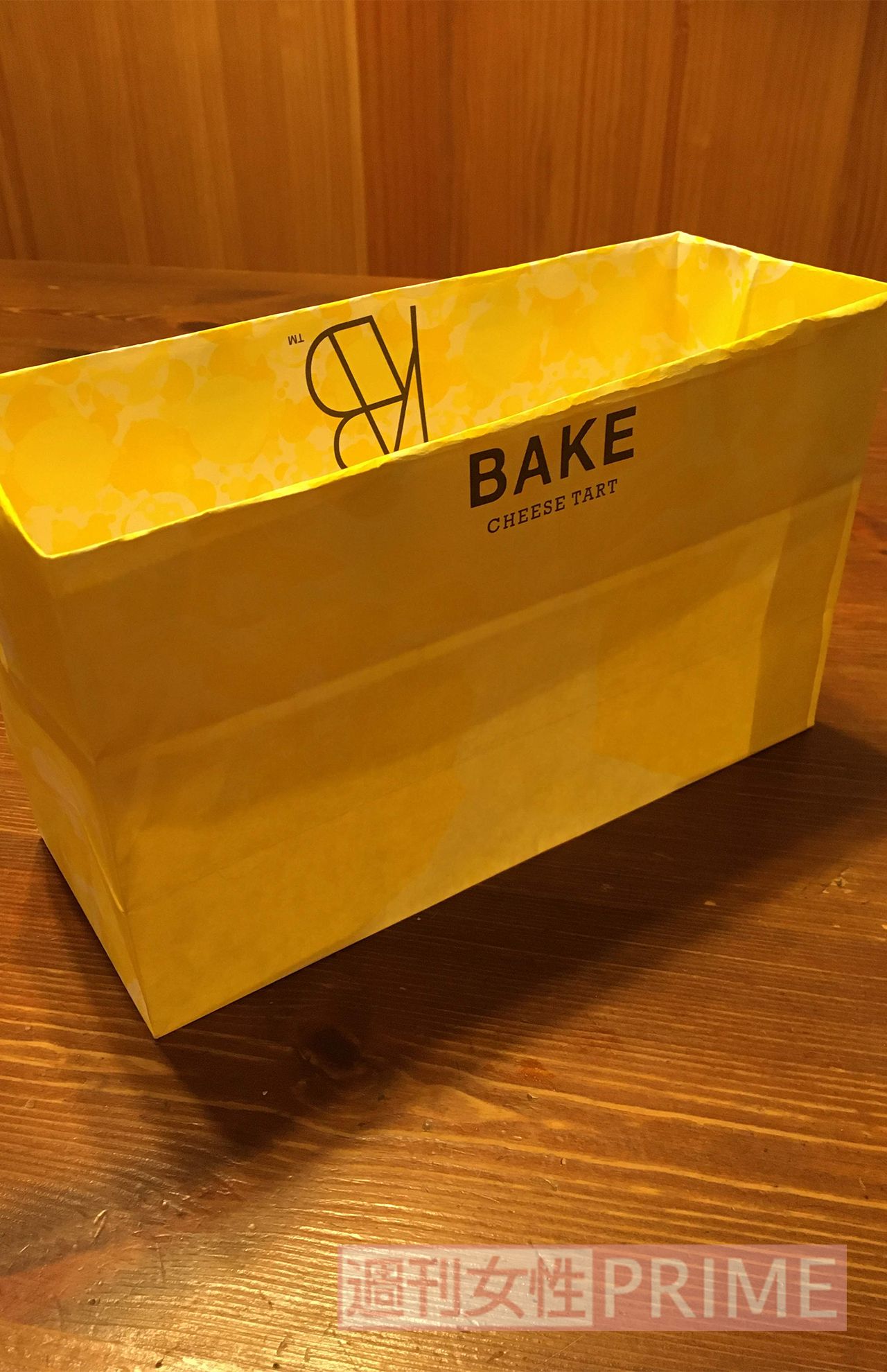 収納グッズを買い込むのではなく、紙袋を活用するだけでも部屋はきれいになっていく