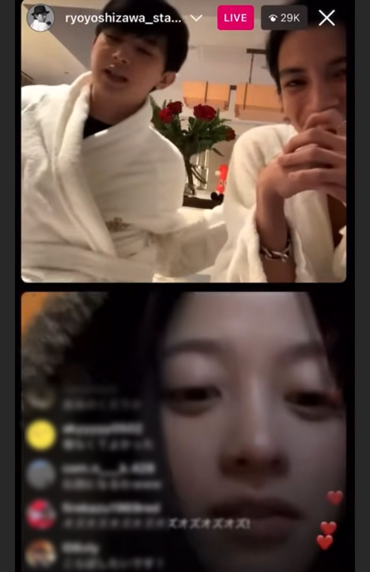 2022年12月24日、吉沢亮のライブ配信に出演した橋本環奈。渡邊圭祐とバスローブに着替えて