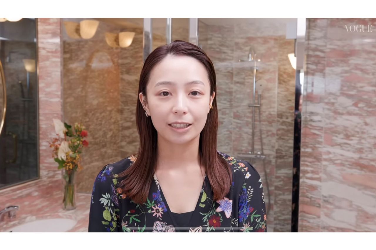 『VOGUE JAPAN』のメイクアップ動画ですっぴんを披露した宇垣。（YouTubeより）