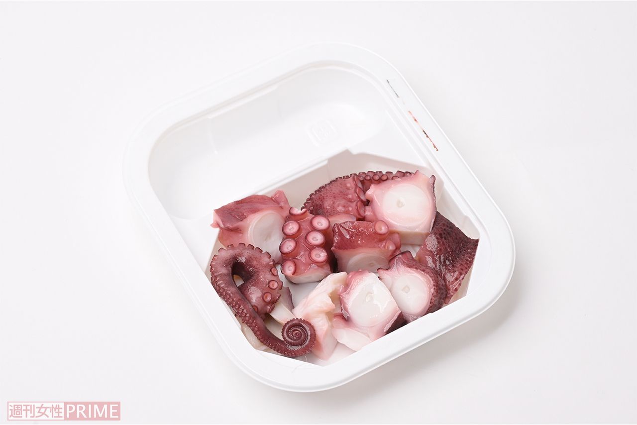 包装を剥がすと容器の3分の1に醤油うけが設けられている「たこぶつ」