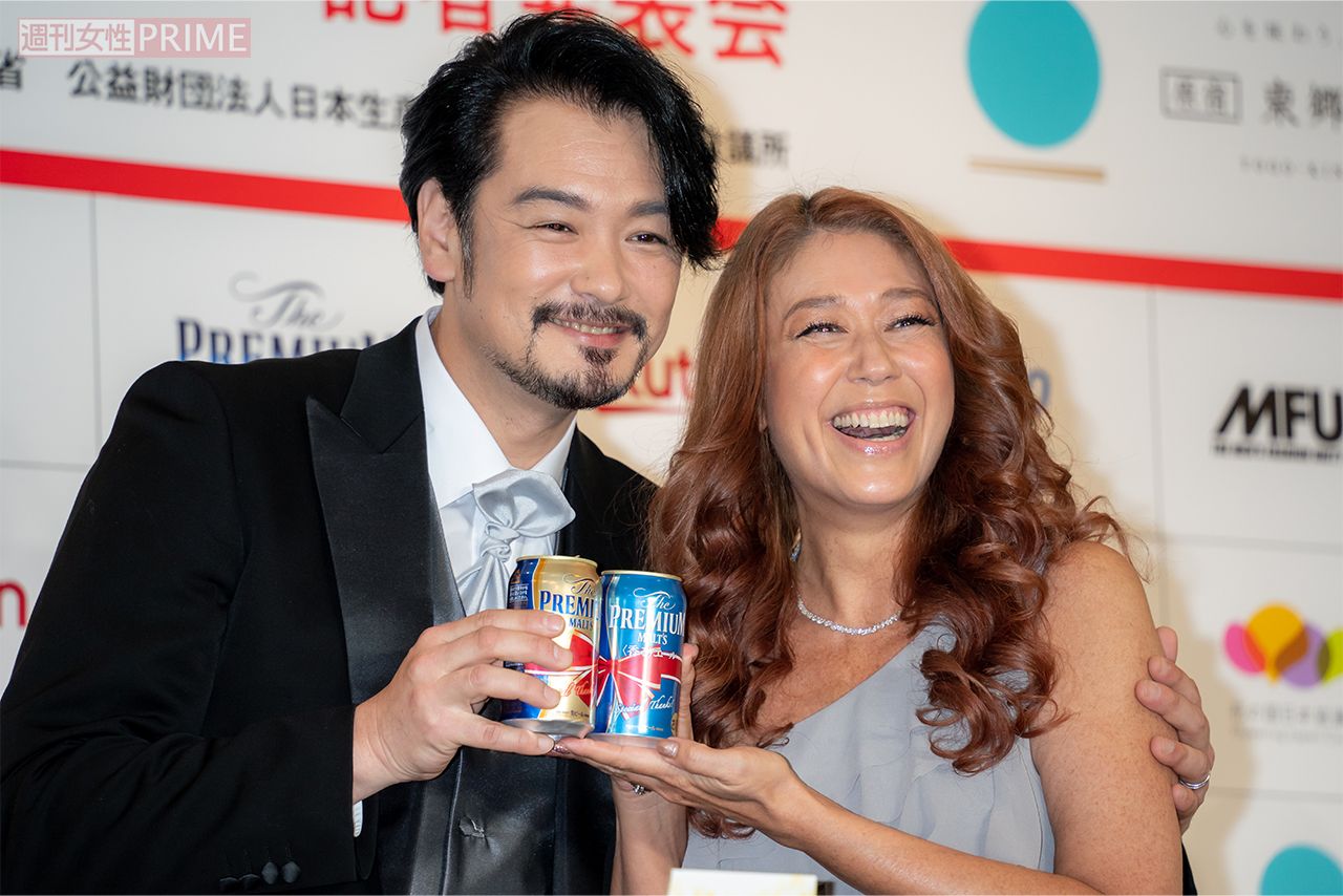 '20年の「パートナー・オブ・ザ・イヤー」に選出された小田井涼平・LiLiCo夫妻