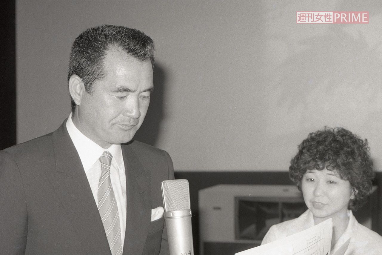 1982年のアニメ『二死満塁』に本人役で特別出演。声優の田中真弓からアドバイスを受ける長嶋茂雄さん