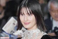 橋本愛の“ゴスロリ風”ドレスが「理解できない」「さすがに似合ってない」個性的ファッションにツッコミ殺…