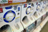 闇バイトのカプセルトイに「ネタにしちゃダメだろ」の不快の声、販売元に聞いた企画意図「笑い飛ばしたほう…