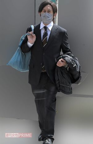 都内にある小学校の卒業式にカジサックことキングコング梶原雄太が出席（2022年）