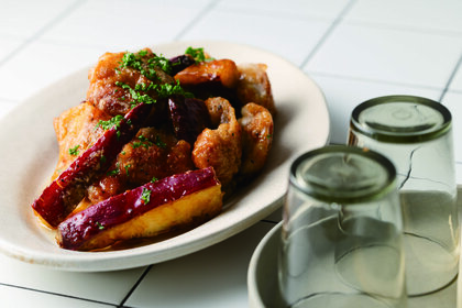 韓国ハニーバターチキン（撮影／よねくらりょう）