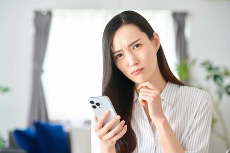 《昭和生まれが「イラっとする」略語》バ先・タイパ・カプヌに「〇〇活」若者世代の“謎言葉”に大混乱
