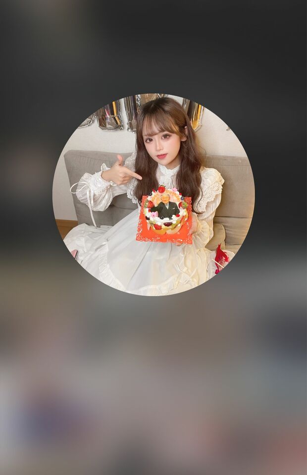 りおさんのアイコンは、上皇のお誕生日を祝ったケーキを手に……