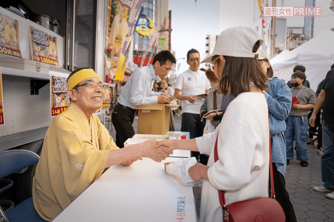 今年5月3日に東京・浅草演芸ホールの昼の部のトリを務めた際には、木久扇ラーメンのキッチンカーを出店