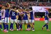 サッカーW杯、日本代表決勝トーナメント進出の瞬間を見守るサポーター増加で起きた「電車ガラガラ」現象