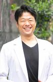 中村弘志先生●中村接骨院院長、中村薬漢方堂代表。柔道整復師の資格を取得後、同院を開業し多数のメディアで活躍。著書に『悪い姿勢は天井を見つめて治しなさい』(ビジネス社)