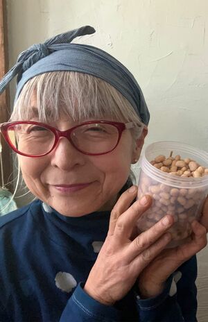 ウリウリばあちゃん●クラフト作家。YouTubeチャンネル「ウリウリばあちゃんの楽しい田舎暮らし」が話題となり、初の著書『68歳、つつましくも贅沢な暮らし』（大和出版）を出版。（写真／ウリウリばあちゃん）