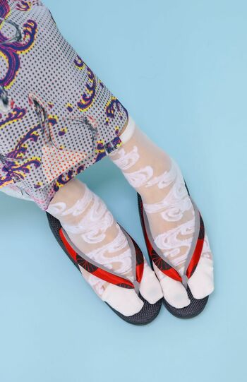 6月にしまむらから発売された、さんかくさんプロデュースの足袋ソックス（本人私物）